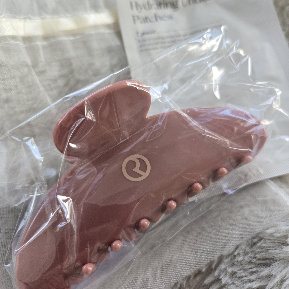 Rare Beauty By Selena Gomez Hair Claw Clip & Eye Patches